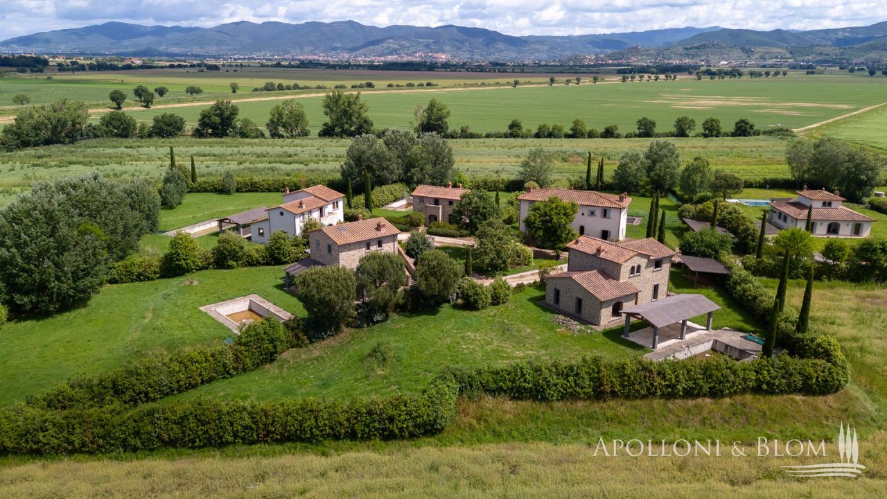 Se vende villa in campo Cortona Toscana foto 13