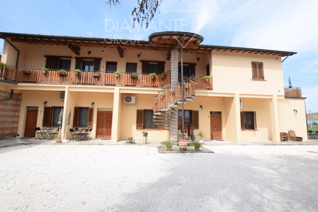 Zu verkaufen immobilientransaktion in landschaft Castiglione del Lago Umbria foto 2