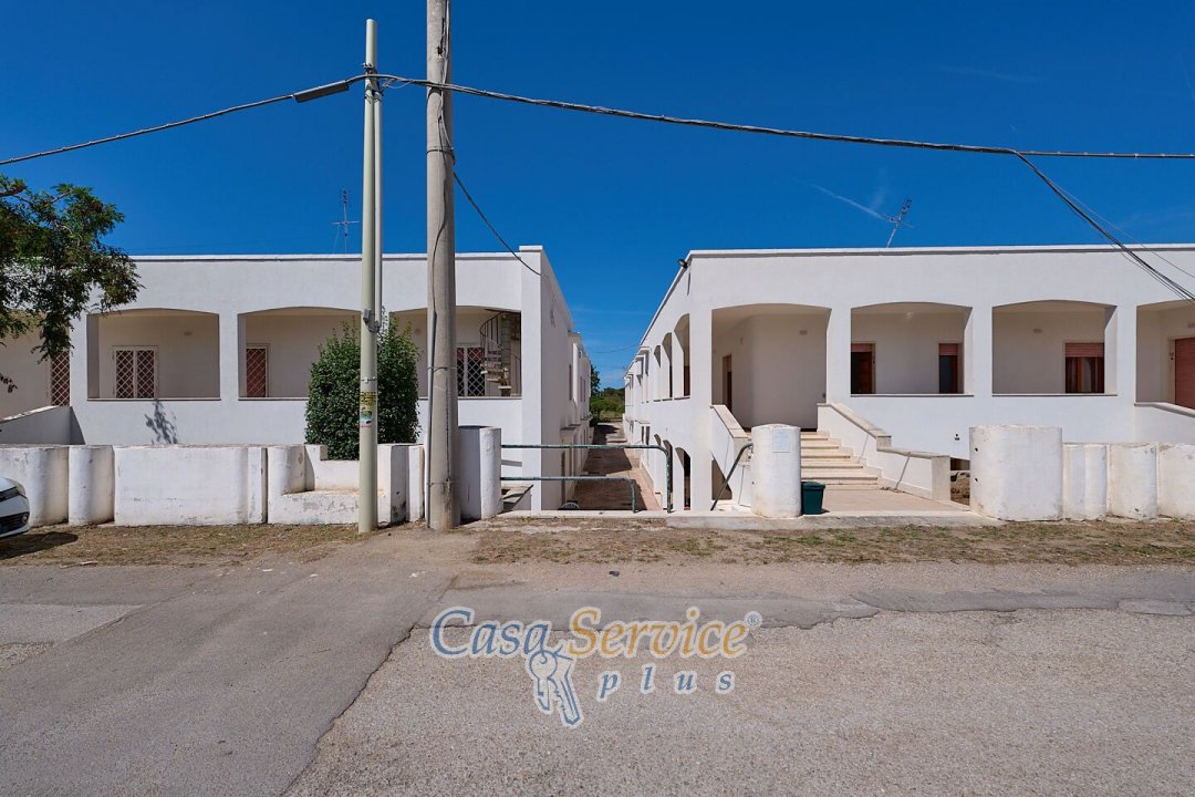 For sale real estate transaction by the sea Taviano Puglia foto 3