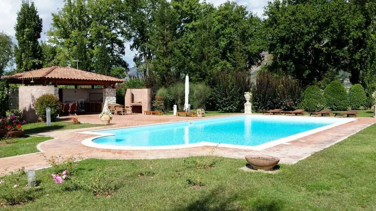 Se vende villa in zona tranquila Roma Lazio foto 4