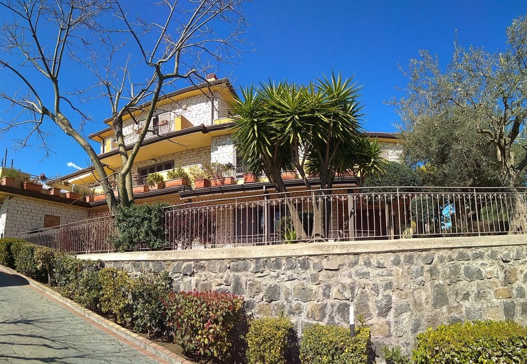 A vendre villa in zone tranquille Trecastagni Sicilia foto 2