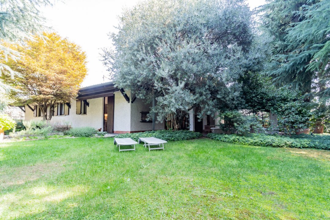 A vendre villa in ville Cabiate Lombardia foto 20