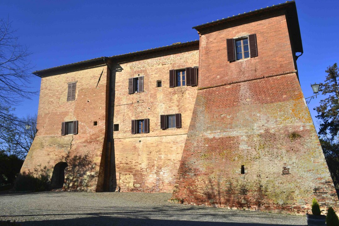 A vendre château in zone tranquille Siena Toscana foto 1