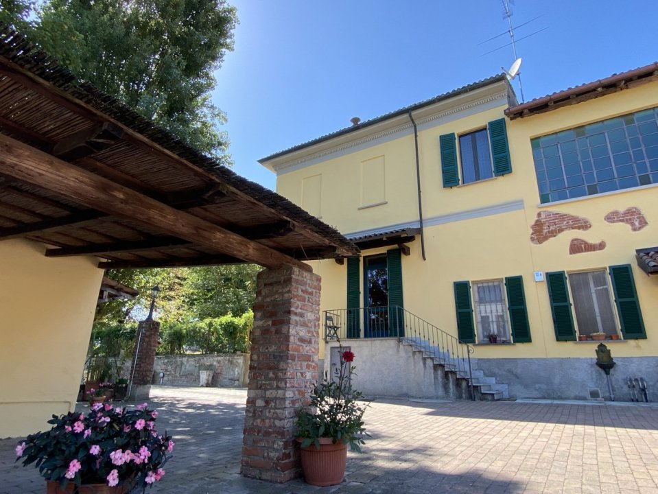 Se vende villa in zona tranquila Velezzo Lomellina Lombardia foto 2