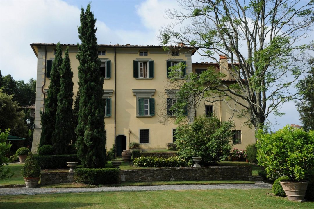 Se vende villa in zona tranquila Camaiore Toscana foto 1
