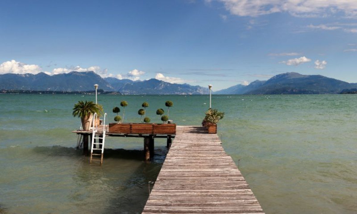 Se vende villa by the lago Desenzano del Garda Lombardia foto 18