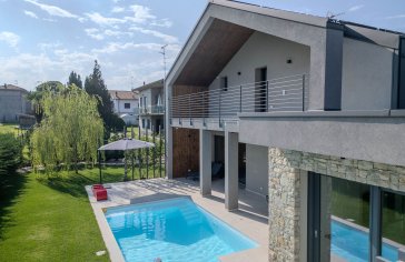 Se vende Villa Lago Oleggio Castello Piemonte