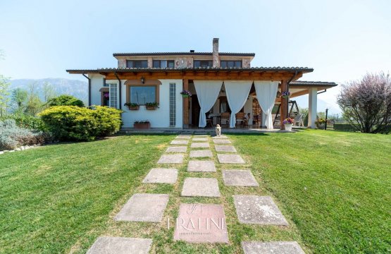 Zu verkaufen Villa Ruhiges Gebiet Pratola Peligna Abruzzo