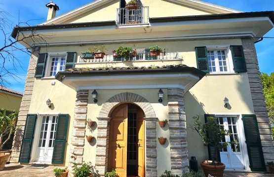 Se vende Villa Zona tranquila CASTELFIDARDO  Marche