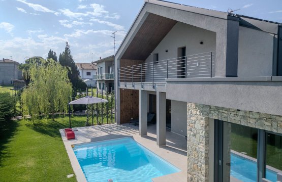 Se vende Villa Lago Oleggio Castello Piemonte