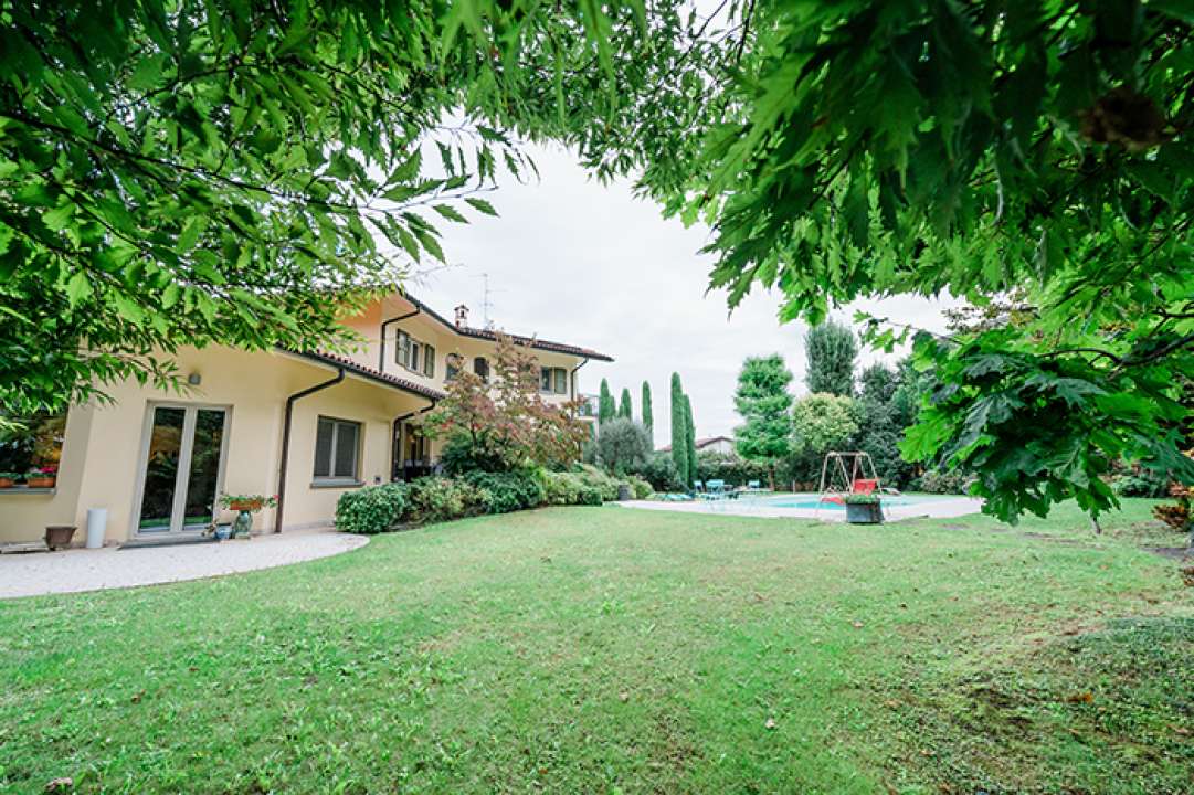 Se vende villa in zona tranquila Bergamo Lombardia foto 4