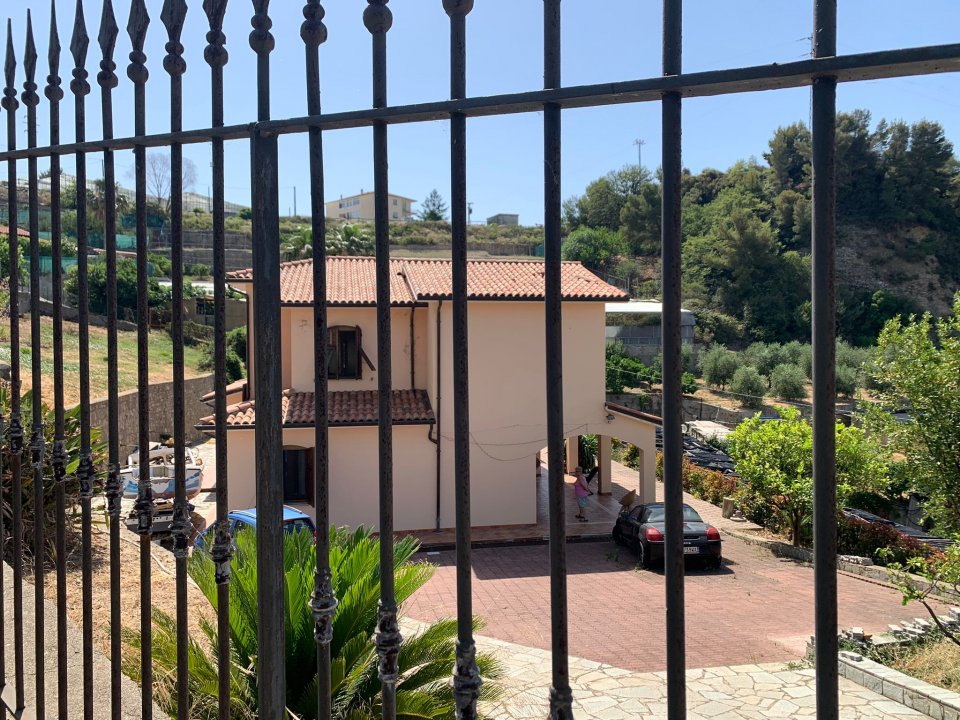 For sale villa in quiet zone Taggia Liguria foto 11