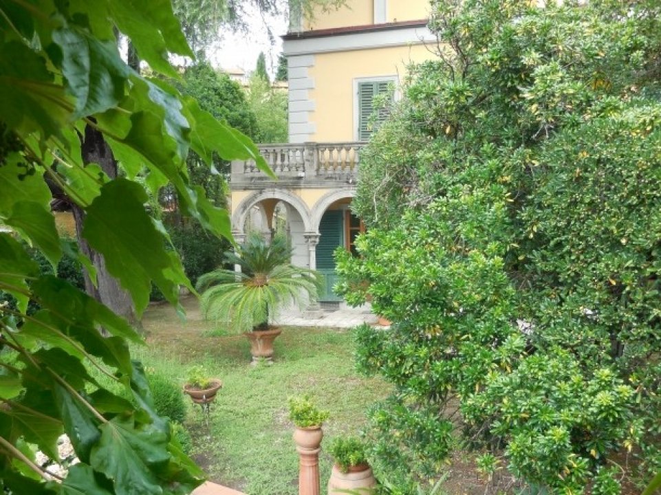 Se vende villa in zona tranquila Firenze Toscana foto 11