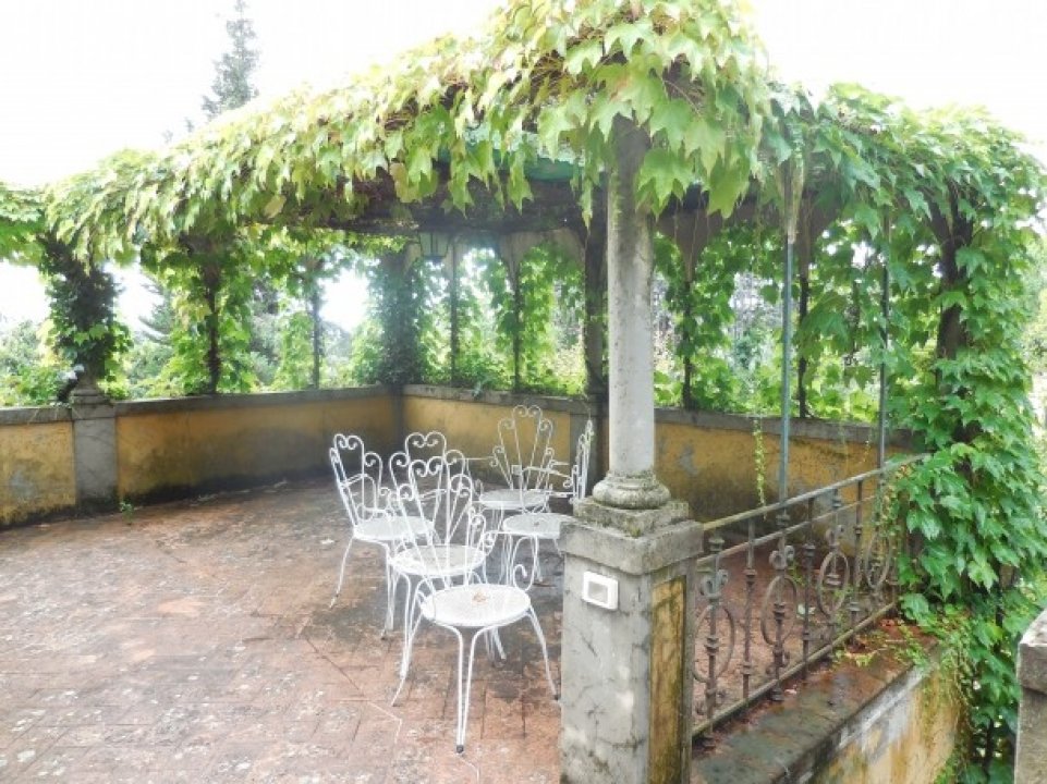 Se vende villa in zona tranquila Firenze Toscana foto 9