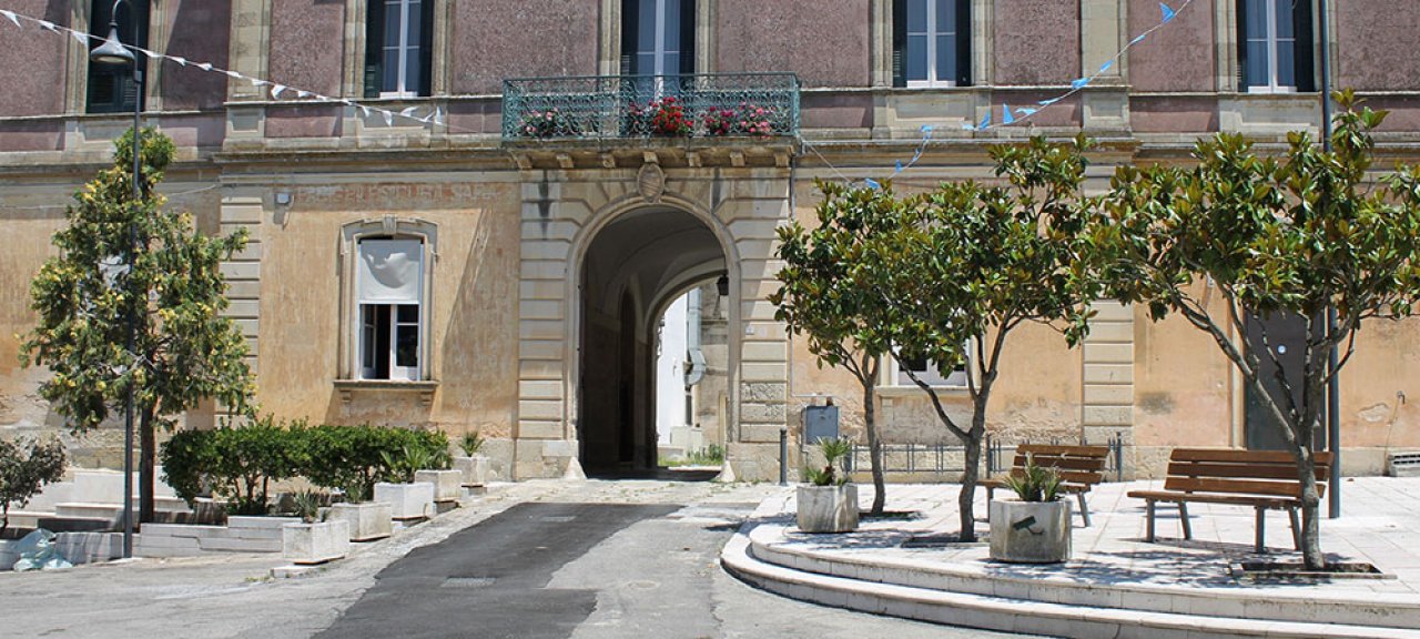 For sale palace in quiet zone Lecce Puglia foto 5