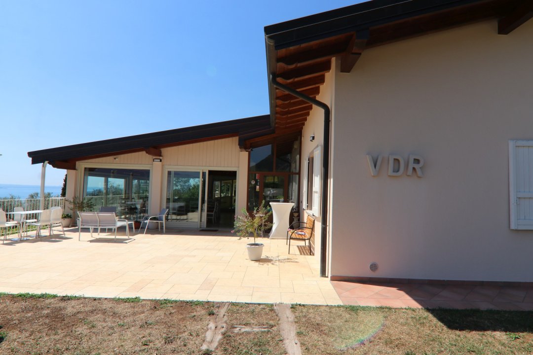 For sale villa by the lake Toscolano-Maderno Lombardia foto 1