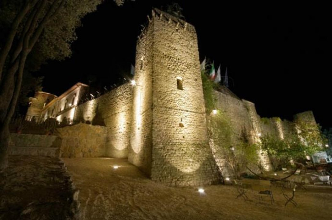 For sale castle in quiet zone Deruta Umbria foto 1