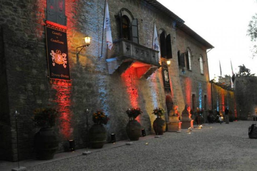 For sale castle in quiet zone Deruta Umbria foto 23