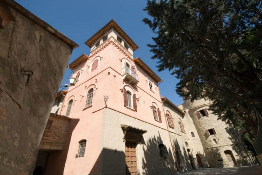 For sale castle in quiet zone Deruta Umbria foto 11
