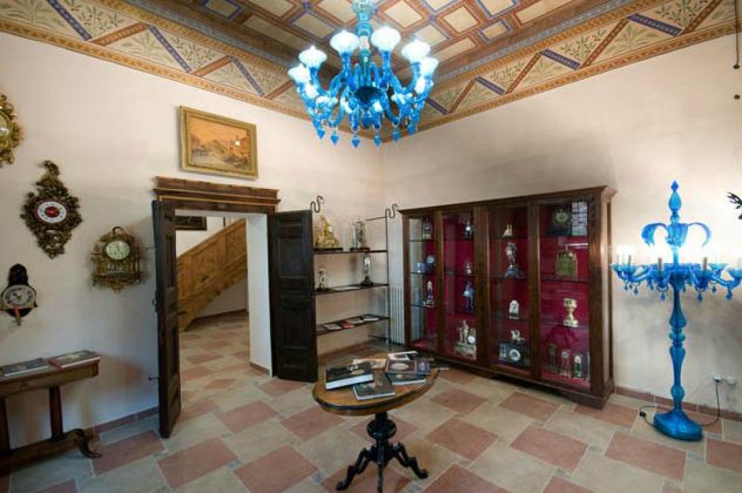 Se vende castillo in zona tranquila Deruta Umbria foto 16