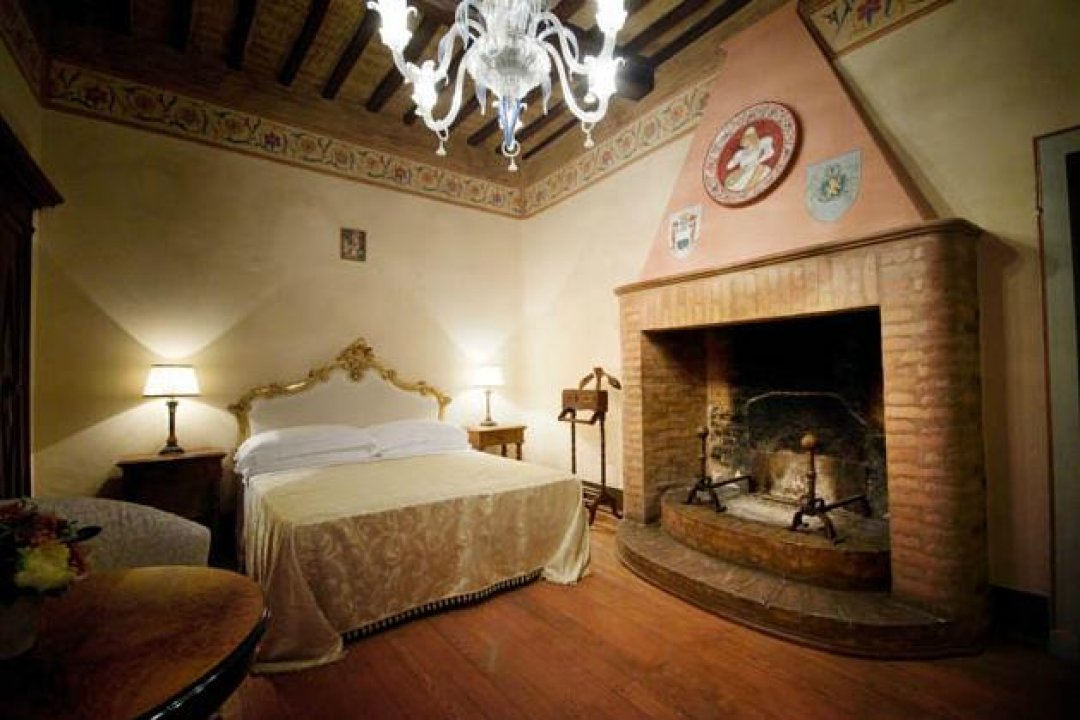Se vende castillo in zona tranquila Deruta Umbria foto 10