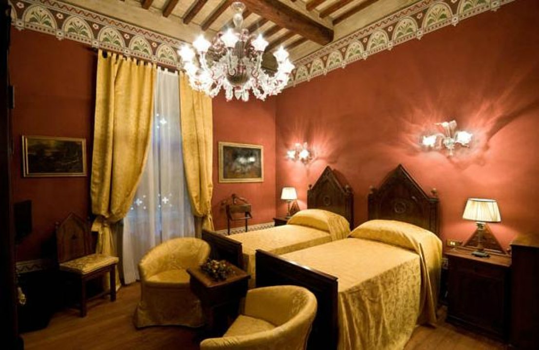 Se vende castillo in zona tranquila Deruta Umbria foto 9