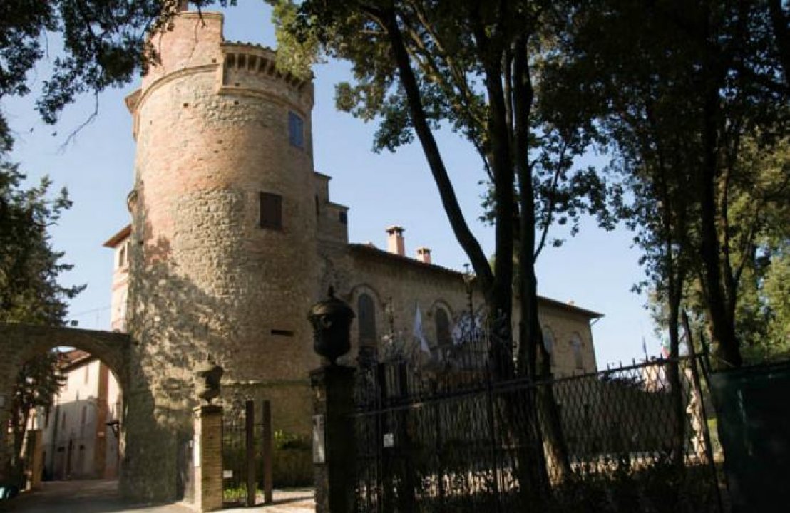 For sale castle in quiet zone Deruta Umbria foto 4