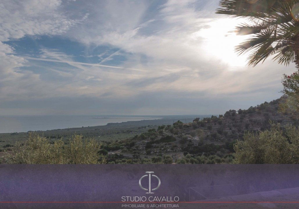 Se vende villa in zona tranquila Monte Sant´Angelo Puglia foto 4