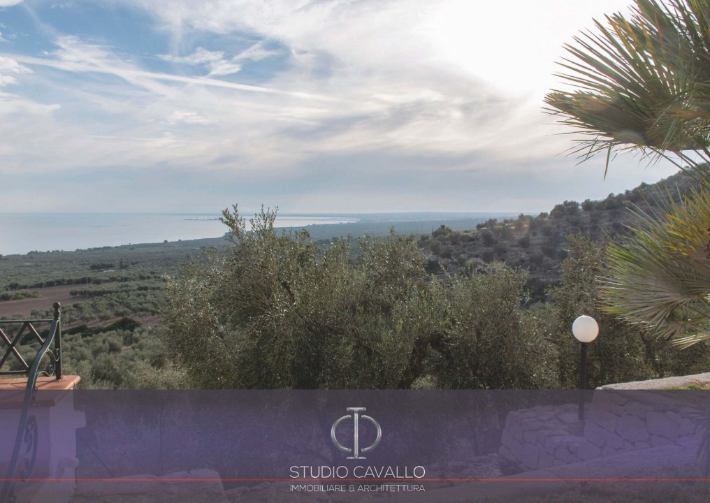 Se vende villa in zona tranquila Monte Sant´Angelo Puglia foto 5