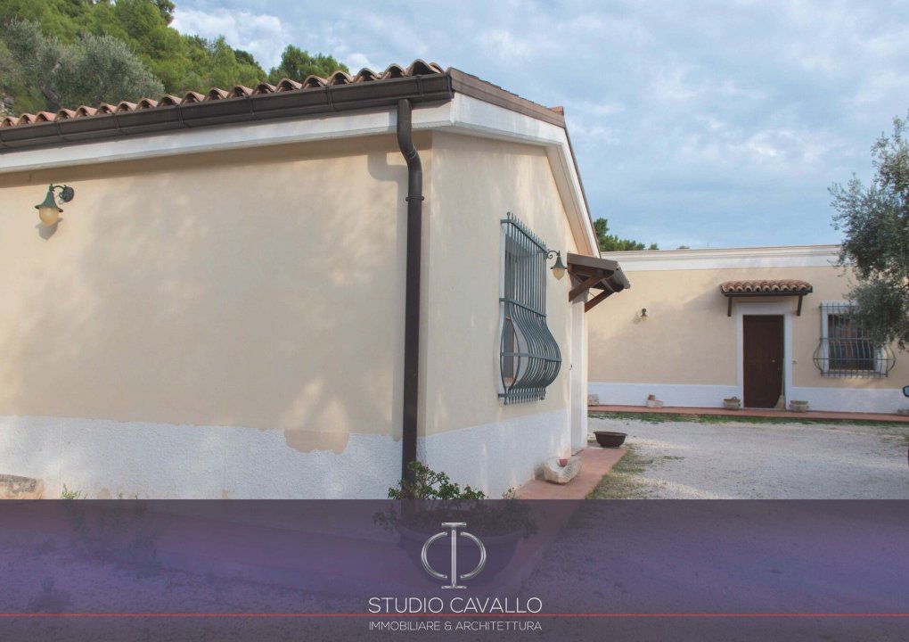 A vendre villa in zone tranquille Monte Sant´Angelo Puglia foto 9