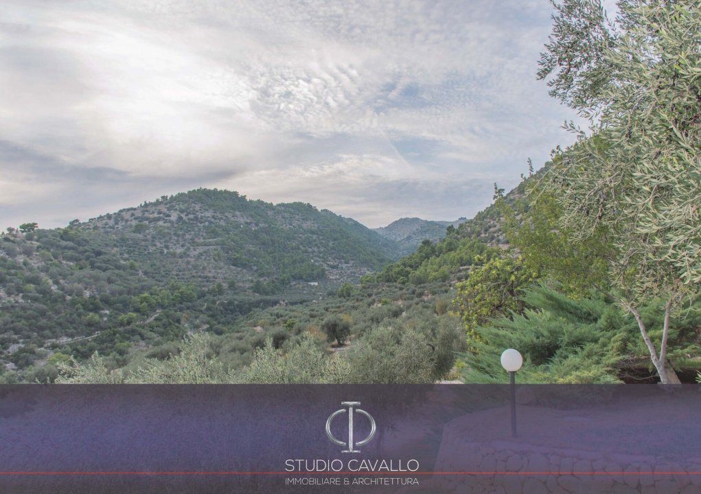 Se vende villa in zona tranquila Monte Sant´Angelo Puglia foto 15