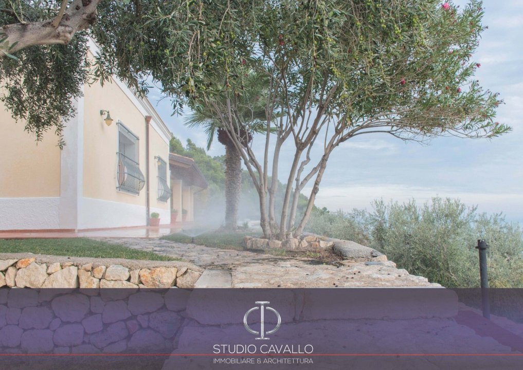 For sale villa in quiet zone Monte Sant´Angelo Puglia foto 17