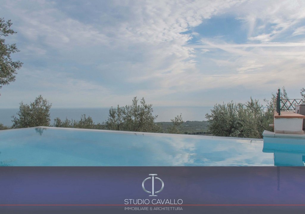A vendre villa in zone tranquille Monte Sant´Angelo Puglia foto 27