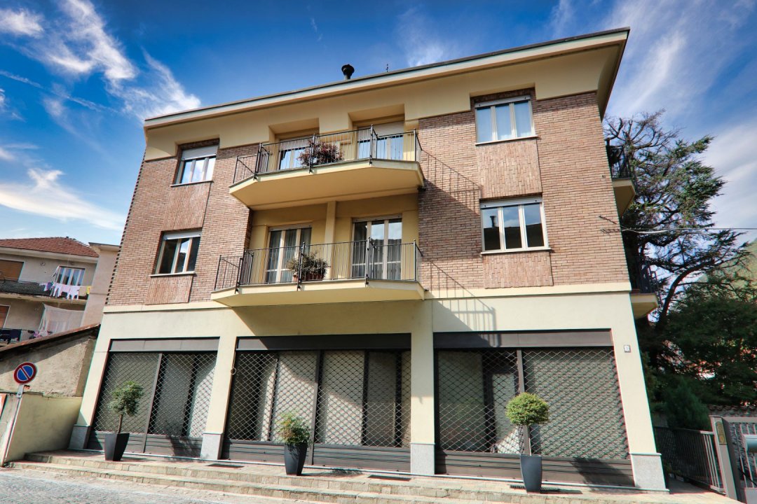 For sale palace in city Pont-Canavese Piemonte foto 1