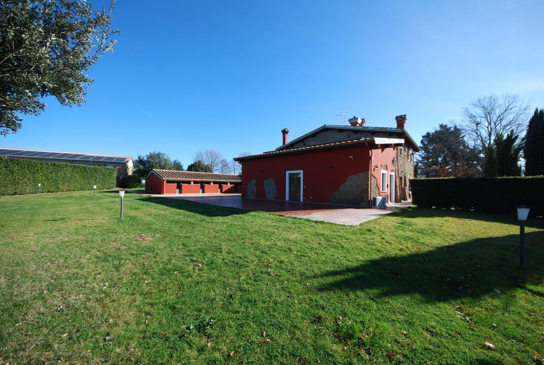 For sale cottage in quiet zone Pitigliano Toscana foto 3