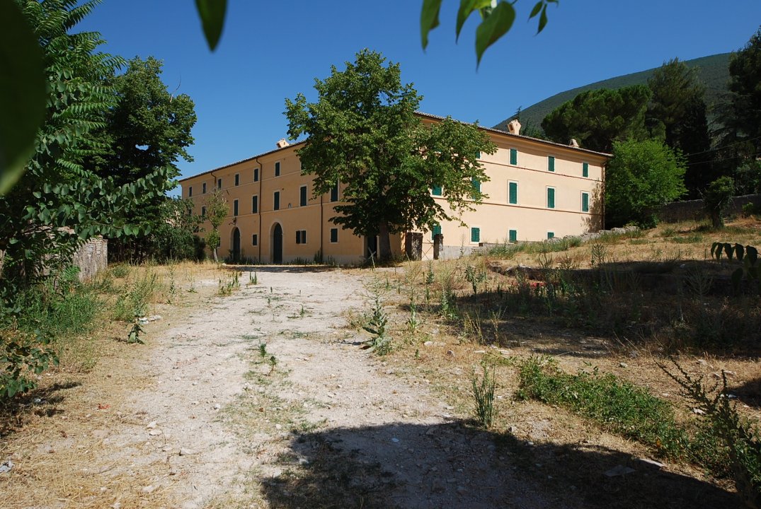 A vendre château in zone tranquille Campello sul Clitunno Umbria foto 2