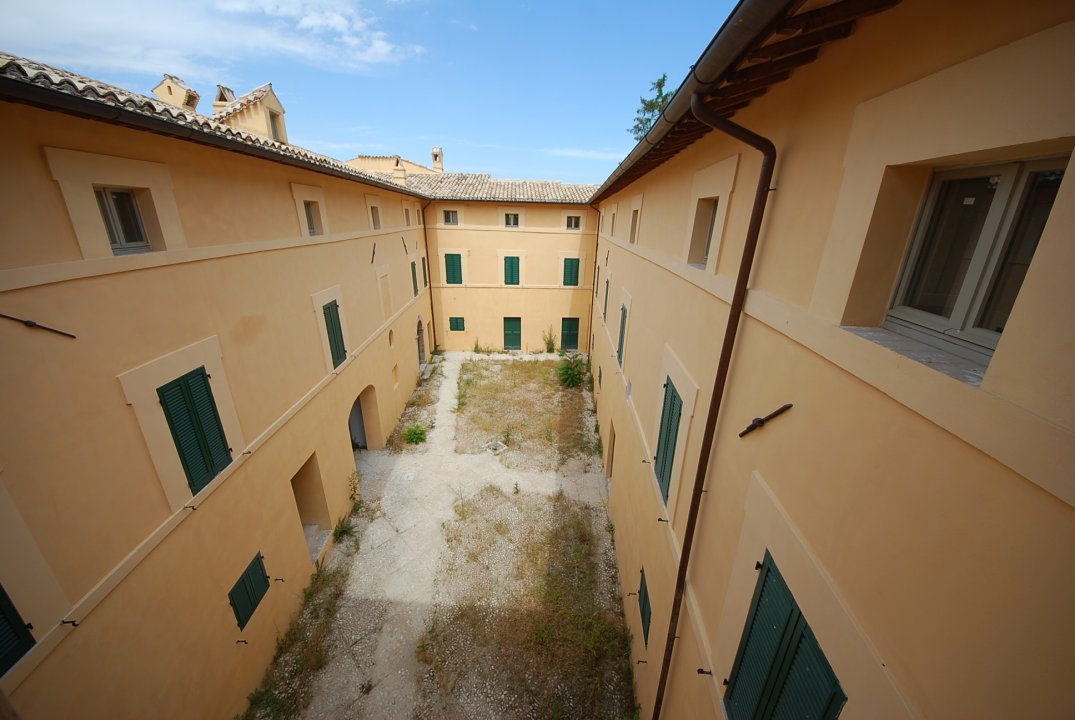 A vendre château in zone tranquille Campello sul Clitunno Umbria foto 10