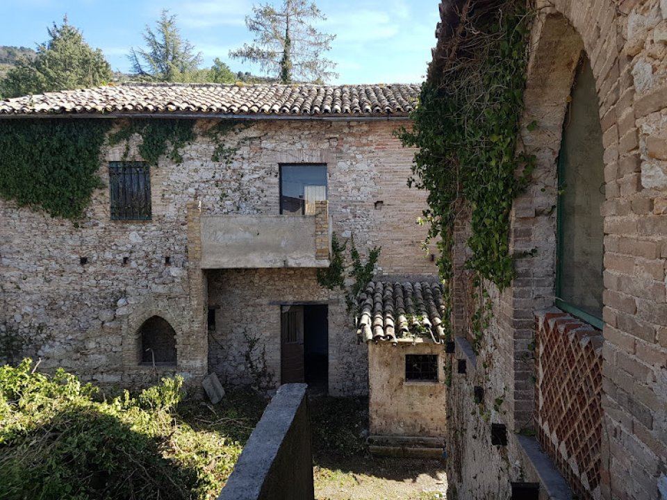 A vendre château in zone tranquille Campello sul Clitunno Umbria foto 16