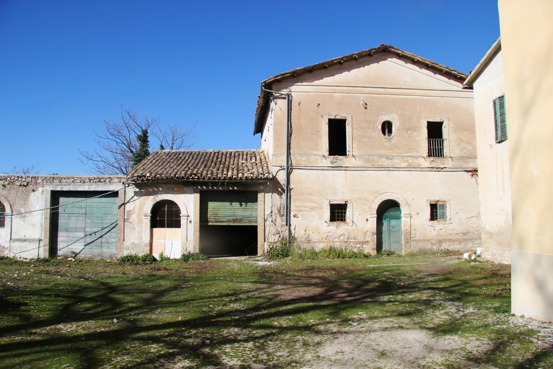 For sale castle in quiet zone Campello sul Clitunno Umbria foto 18