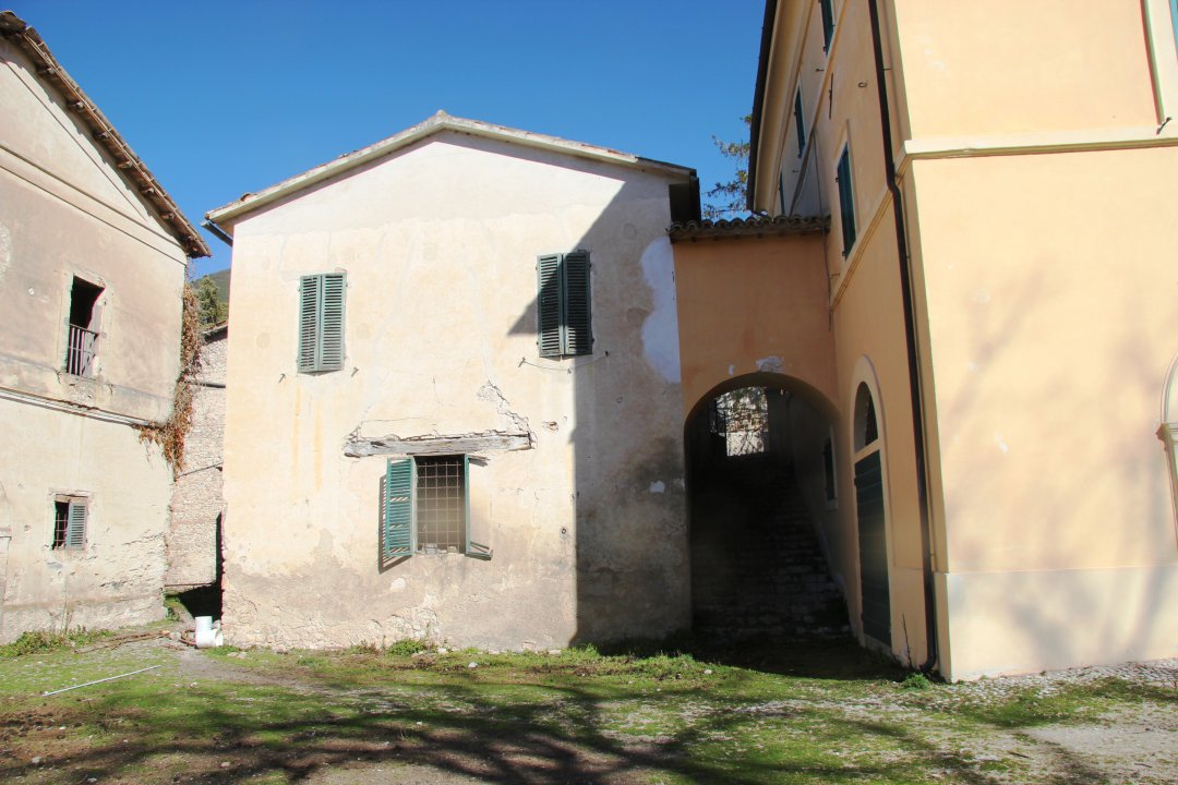 A vendre château in zone tranquille Campello sul Clitunno Umbria foto 15