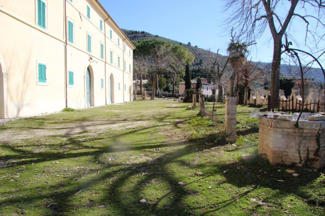 A vendre château in zone tranquille Campello sul Clitunno Umbria foto 13