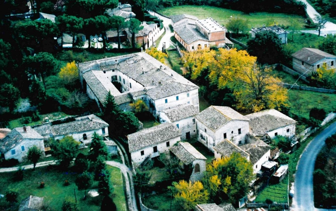 A vendre château in zone tranquille Campello sul Clitunno Umbria foto 19