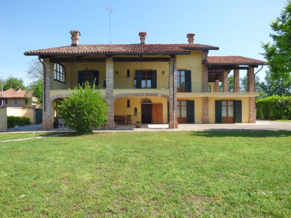Se vende villa in zona tranquila Narzole Piemonte foto 2