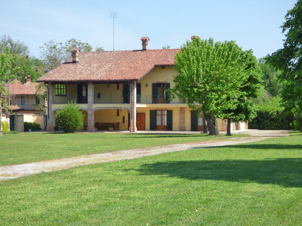Se vende villa in zona tranquila Narzole Piemonte foto 1