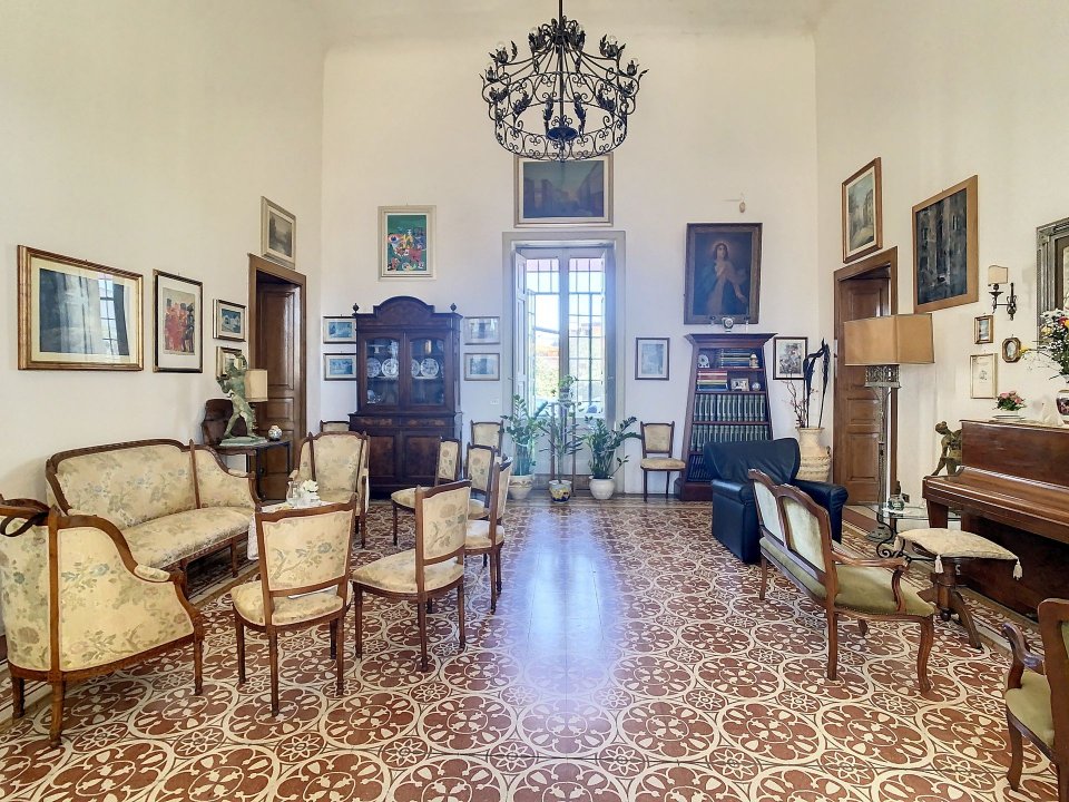 A vendre palais in ville Aradeo Puglia foto 6