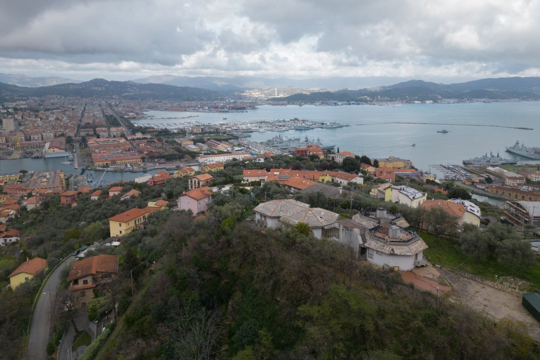 Para venda moradia in zona tranquila La Spezia Liguria foto 23
