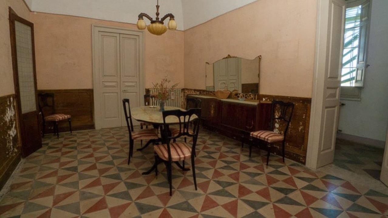 Para venda palácio in cidade Palmariggi Puglia foto 16
