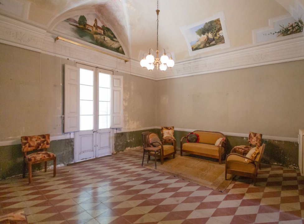 Para venda palácio in cidade Palmariggi Puglia foto 5