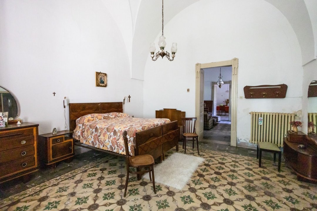 Para venda palácio in cidade Palmariggi Puglia foto 14