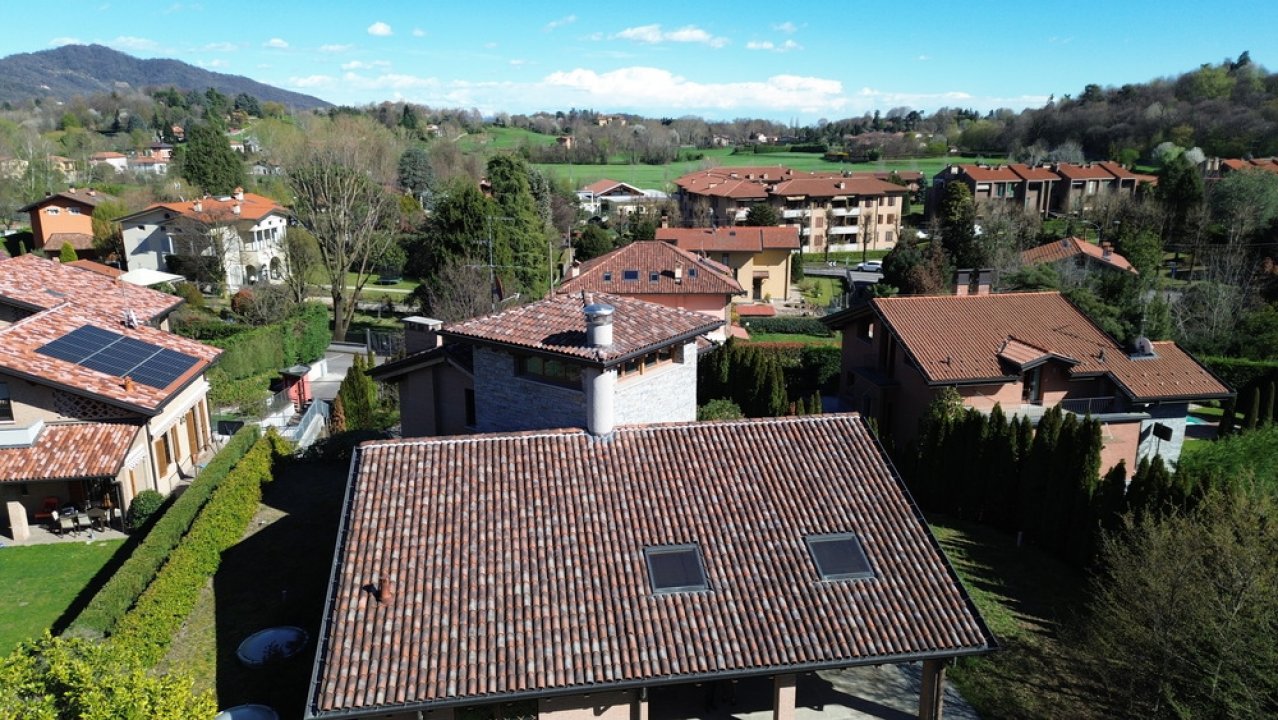 A vendre villa in zone tranquille Merate Lombardia foto 2